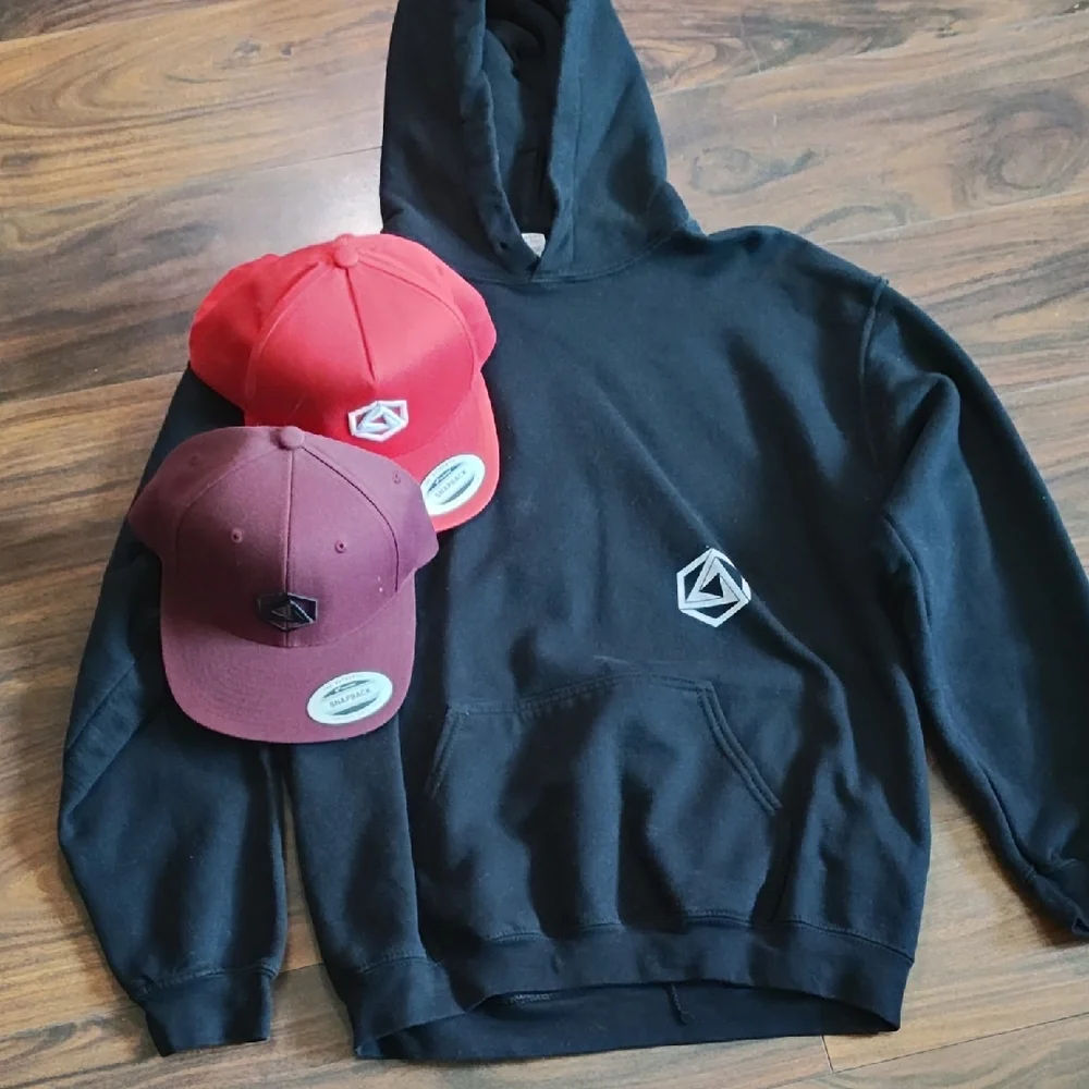 Red Snapback Hats and sweater - Picture 1 of 5